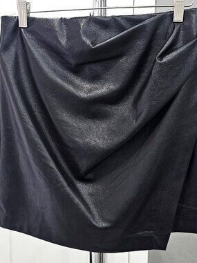 Aritzia Wilfred Faux Leather Wrap Skirt Size 6 – Super Flattering